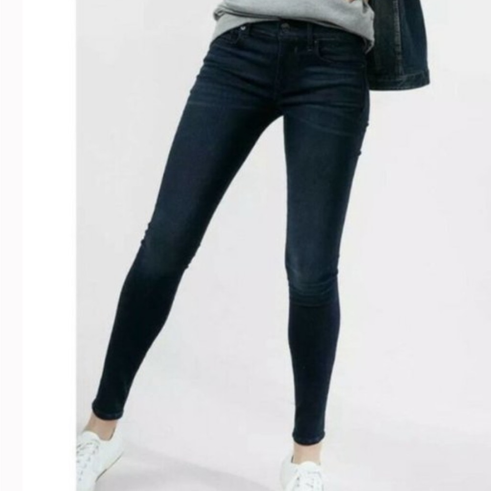 Express supersoft mid-rise legging. Dark rinse. Size 4